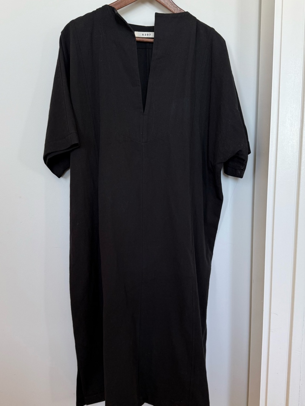 6397 minimalist kaftan dress in Black